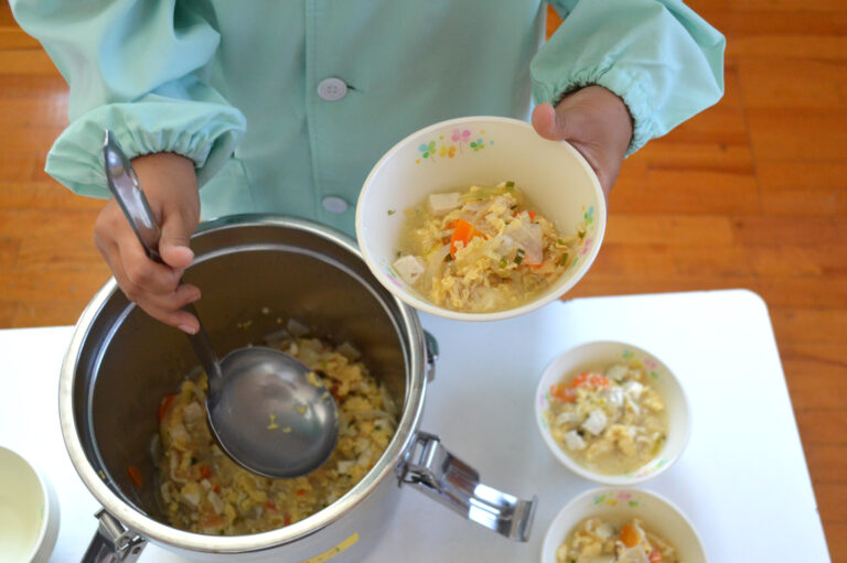 「じゃがいものおうち」の“よかたん豆腐”が、学校給食に登場しました！